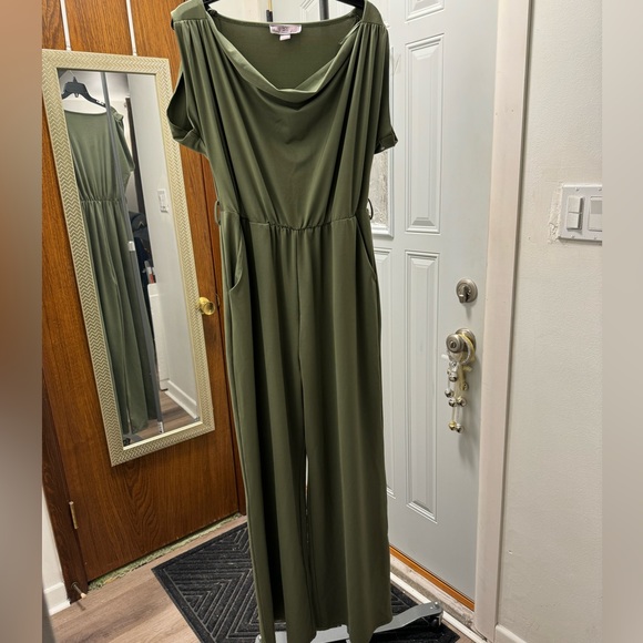 Jumpsuit & blazer - Picture 2 of 8